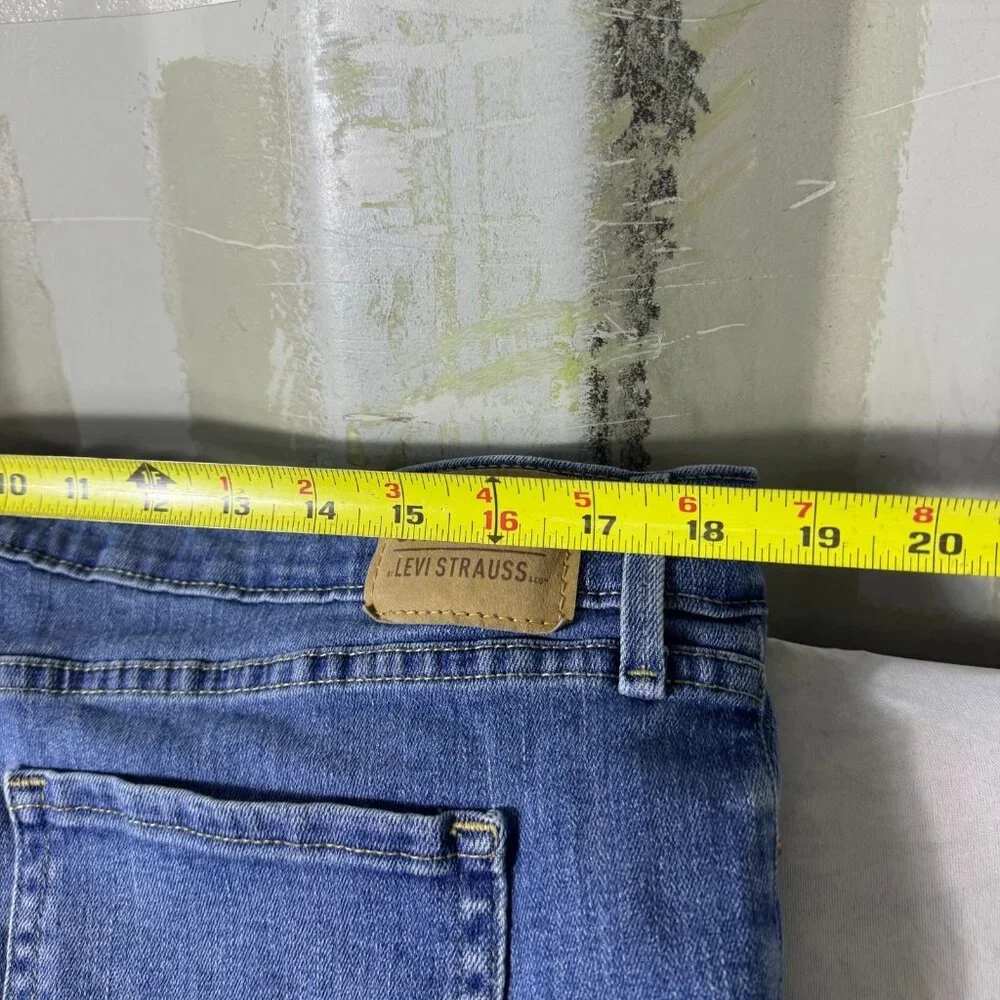 Levi's Signature Straight Jeans Womens Blue Faded Denim Mid Rise Size 18M 34x32‎ - Picture 15 of 16